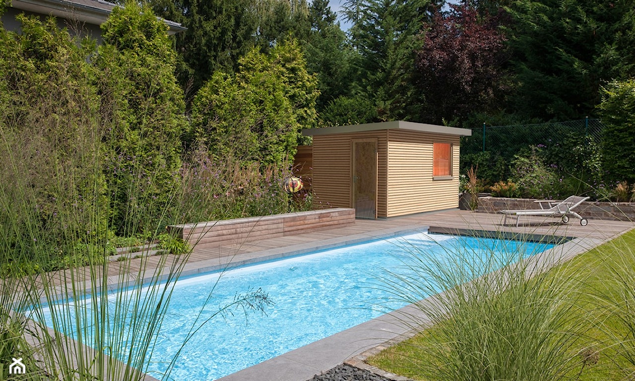 basen w ogrodzie w stylu skandynawskim
