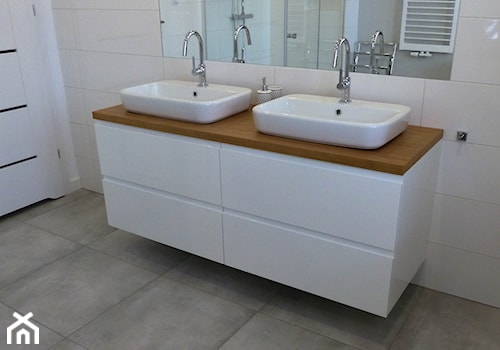 Łazienka Eweliny - Z dwoma umywalkami łazienka, styl skandynawski - zdjęcie od www.only4walls.pl