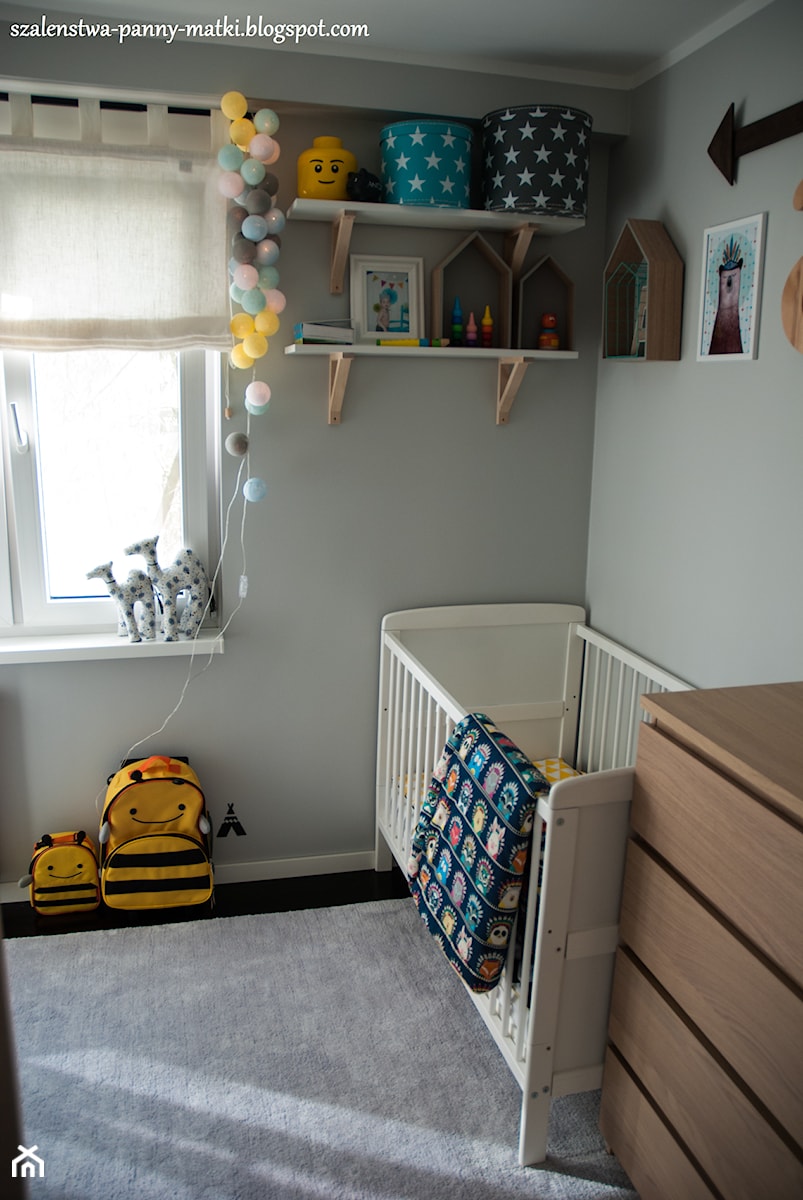 Pokój Mojego Synka - Mały szary pokój dziecka dla niemowlaka dla chłopca dla dziewczynki, styl skandynawski - zdjęcie od www.only4walls.pl