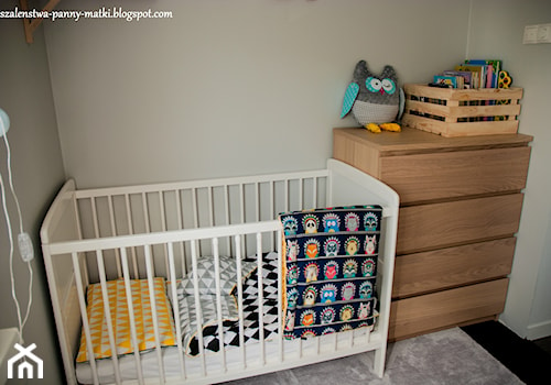 Pokój Mojego Synka - Mały szary pokój dziecka dla niemowlaka dla chłopca dla dziewczynki, styl skan ... - zdjęcie od www.only4walls.pl