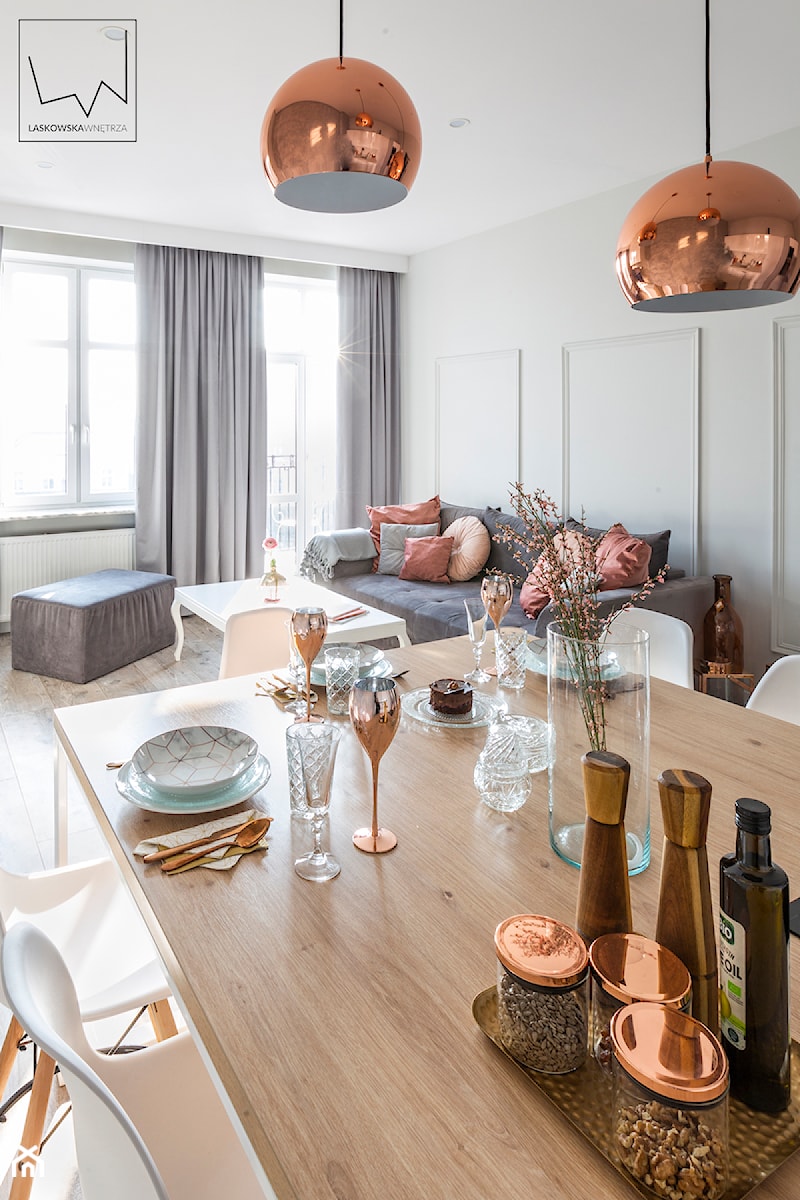 realizacja APARTAMENTU W KAMIENICY, w tonacji rose gold _ Międzychód - Jadalnia, styl nowoczesny - zdjęcie od LaskowskaWnętrza