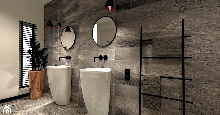 Średnia z lustrem z dwoma umywalkami z marmurową podłogą łazienka z oknem, styl industrialny - zdjęcie od LaskowskaWnętrza