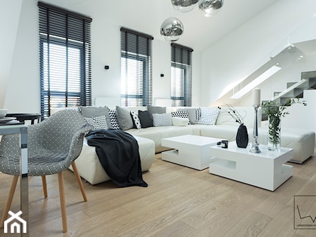 Aranżacje wnętrz - Salon: REALIZACJA APARTAMENTU Z ANTRESOLĄ _100 m2 _WOLSZTYN - Średni biały salon z jadalnią - LaskowskaWnętrza . Przeglądaj, dodawaj i zapisuj najlepsze zdjęcia, pomysły i inspiracje designerskie. W bazie mamy już prawie milion fotografii!