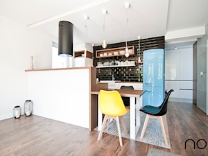Mieszkanie Lipka 2 - Myślenice, Realizacja 2016 - Mała biała jadalnia w kuchni, styl skandynawski - zdjęcie od NOVI art Pracownia projektowa