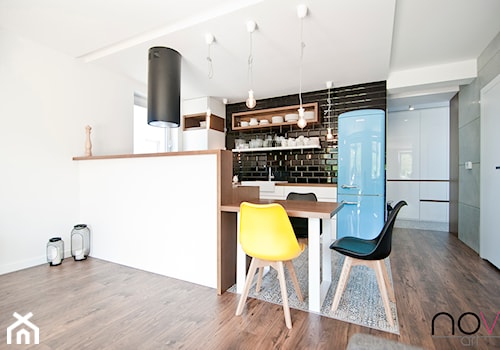 Mieszkanie Lipka 2 - Myślenice, Realizacja 2016 - Mała biała jadalnia w kuchni, styl skandynawski - zdjęcie od NOVI art Pracownia projektowa