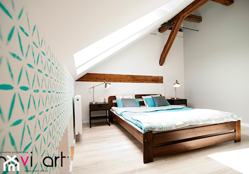 K12 Apartament 1 - Kraków - Realizacja 2015 - Średnia biała niebieska sypialnia na poddaszu, styl skandynawski - zdjęcie od NOVI art Pracownia projektowa