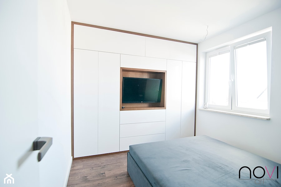 Mieszkanie Lipka 2 - Myślenice, Realizacja 2016 - Mała biała sypialnia, styl nowoczesny - zdjęcie od NOVI art Pracownia projektowa