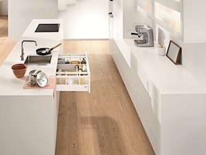 Oszczędzanie miejsca w kuchni - Kuchnia, styl nowoczesny - zdjęcie od Blum