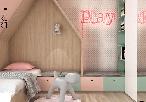 Projekt pokoju Milenki - Mały biały różowy pokój dziecka dla dziecka dla nastolatka dla dziewczynki, styl nowoczesny - zdjęcie od KP Pure Form