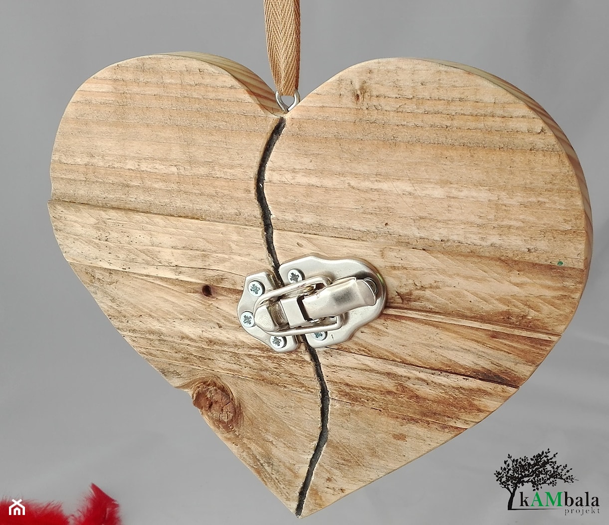Serce z drewna, z metalowym zapięciem - zdjęcie od Kambala Projekt - Homebook