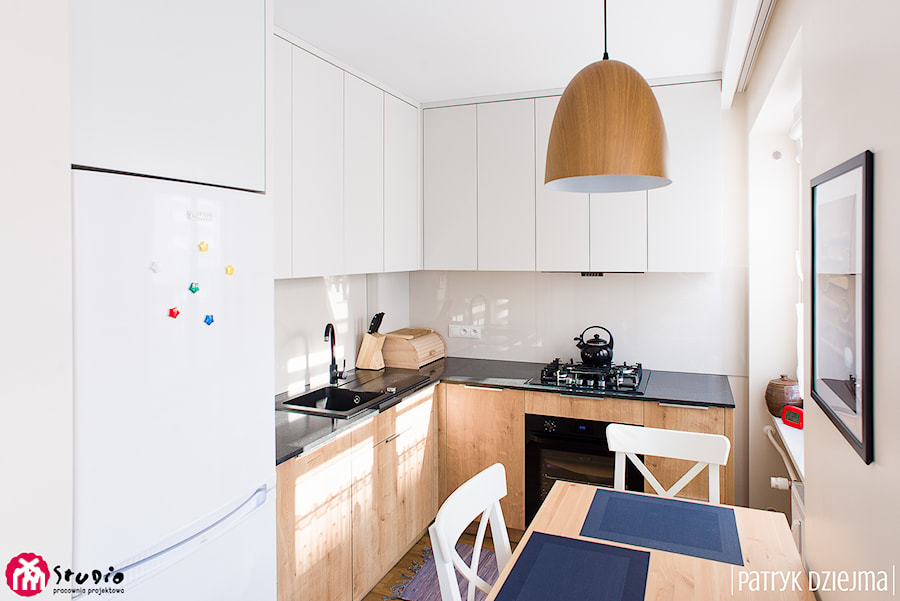 Mieszkanie 32 m2 - Kuchnia, styl skandynawski - zdjęcie od in studio pracownia
