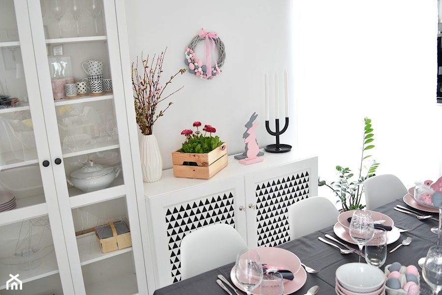 #wielkanocnedekoracje - Mała biała szara jadalnia jako osobne pomieszczenie - zdjęcie od projektdom.net