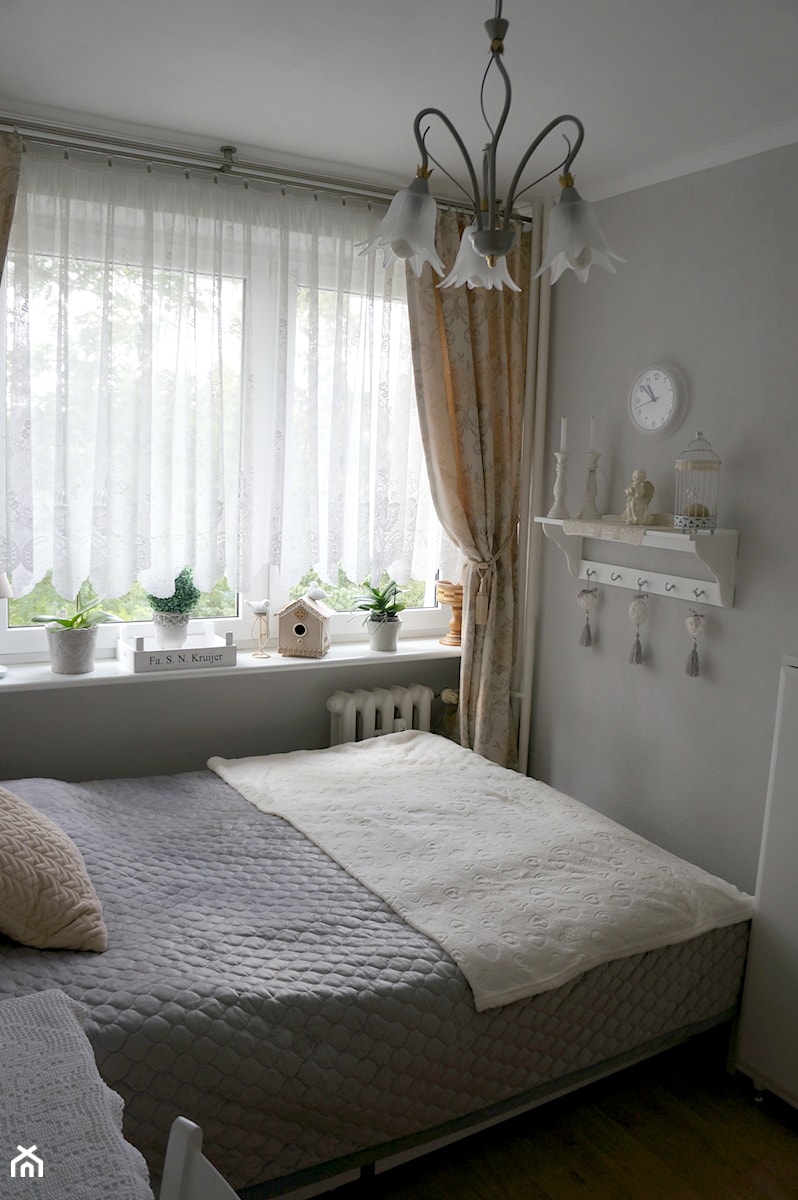 Metamorfoza sypialni - Mała szara sypialnia, styl nowoczesny - zdjęcie od projektdom.net