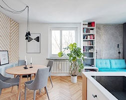 NOWE MIESZKANIE NA SASKIEJ KĘPIE - Mały biały szary salon z kuchnią z jadalnią, styl nowoczesny - zdjęcie od Piotr Motrenko - Homebook