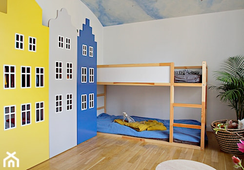 Kolorowe szafy kamieniczki - Mały biały pokój dziecka dla dziecka dla nastolatka dla chłopca dla dziewczynki dla rodzeństwa, styl nowoczesny - zdjęcie od Piotr Motrenko