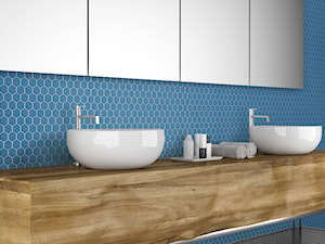 Z lustrem z dwoma umywalkami łazienka, styl nowoczesny - zdjęcie od Raw Decor