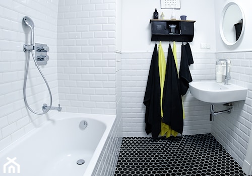 Aranżacja mozaiki w łazience - Heksagon czarny mat - Mała bez okna łazienka - zdjęcie od Raw Decor