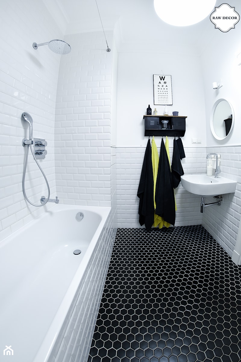 Aranżacja mozaiki w łazience - Heksagon czarny mat - Mała bez okna łazienka - zdjęcie od Raw Decor