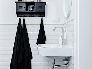 Aranżacja mozaiki w łazience - Heksagon czarny mat - Mała łazienka - zdjęcie od Raw Decor