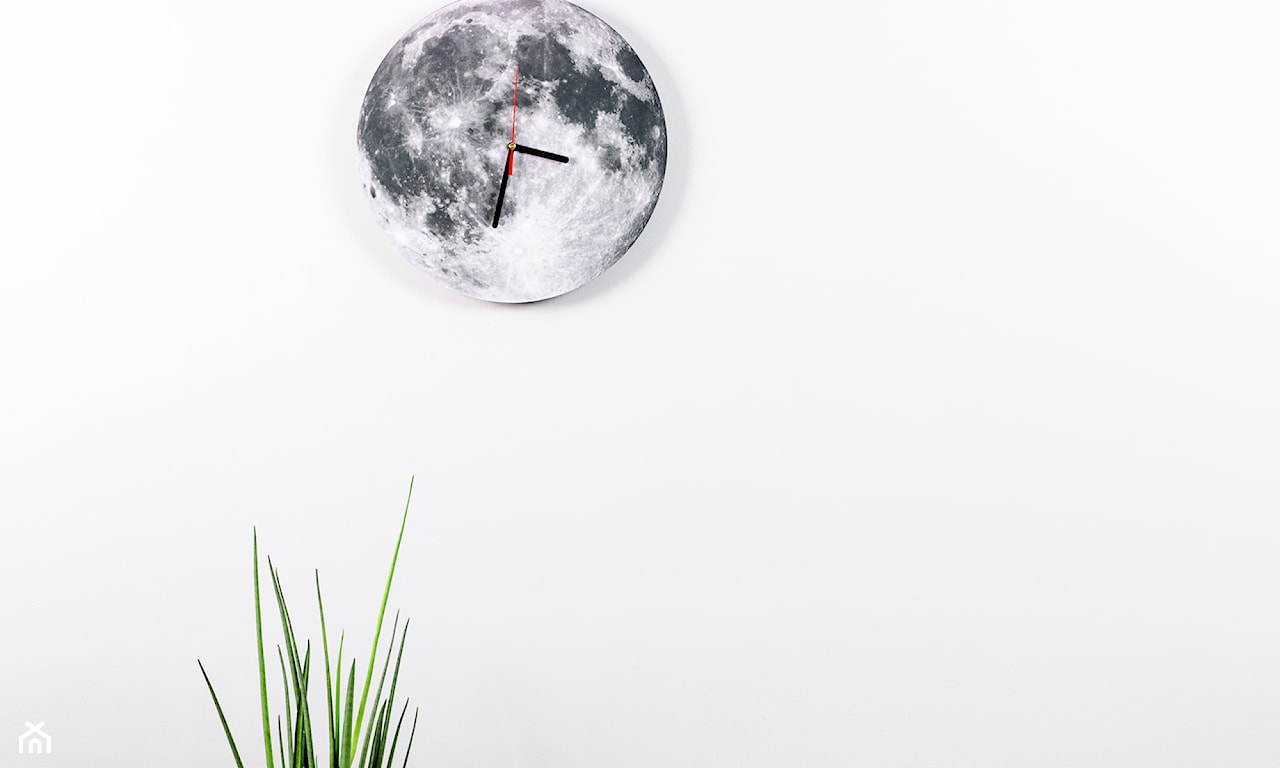 zegar w kształcie księżyca
