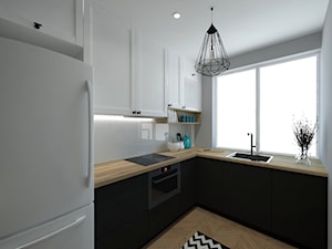 Mała kuchnia - Mała otwarta zamknięta biała szara z zabudowaną lodówką z lodówką wolnostojącą z nablatowym zlewozmywakiem kuchnia w kształcie litery l z oknem, styl skandynawski - zdjęcie od P&M_Pracownia