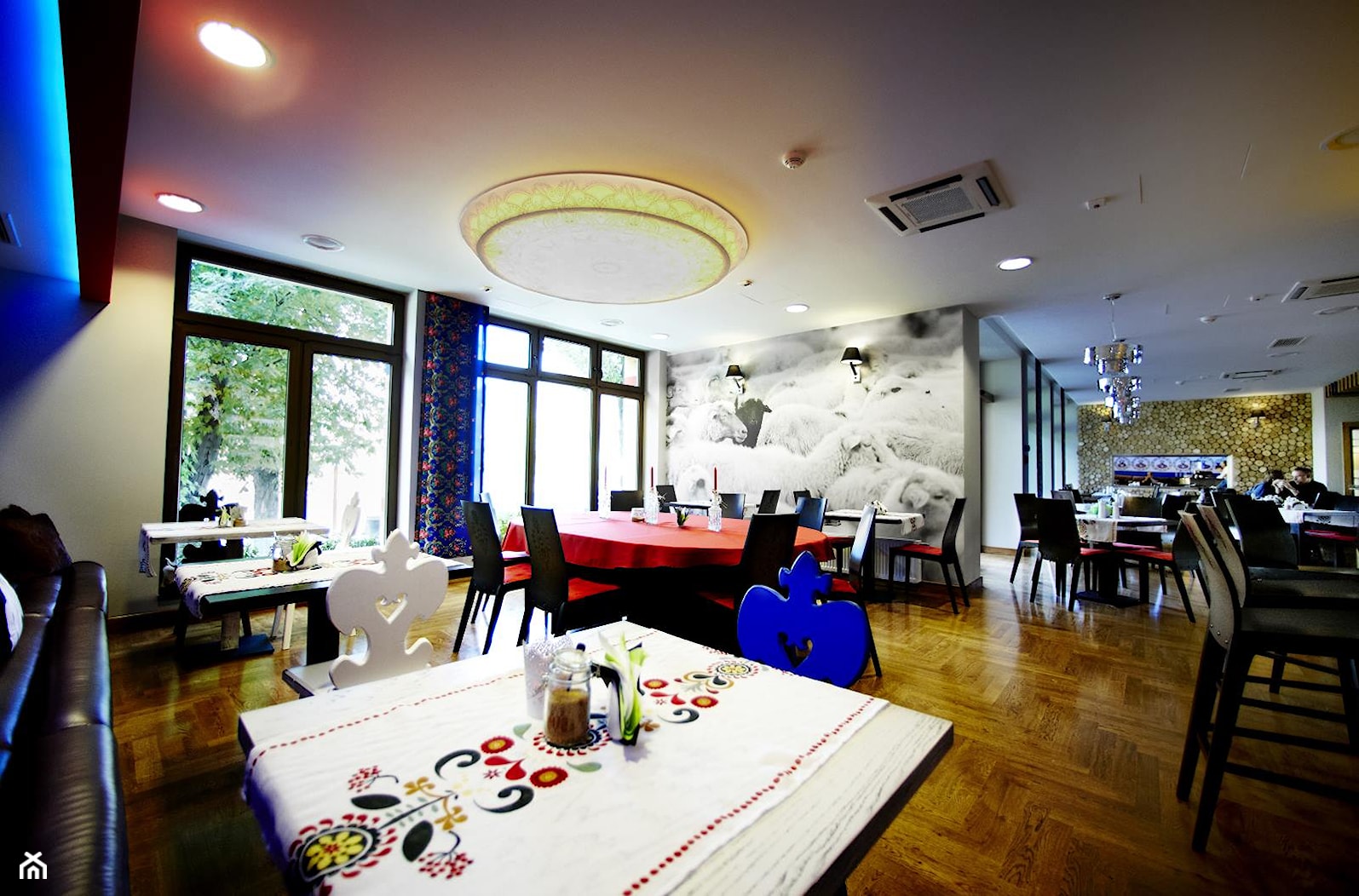 Hotel Piwniczna SPA&Conference - restauracja "Czarna Owca" - zdjęcie od 3BSTUDIO - Homebook