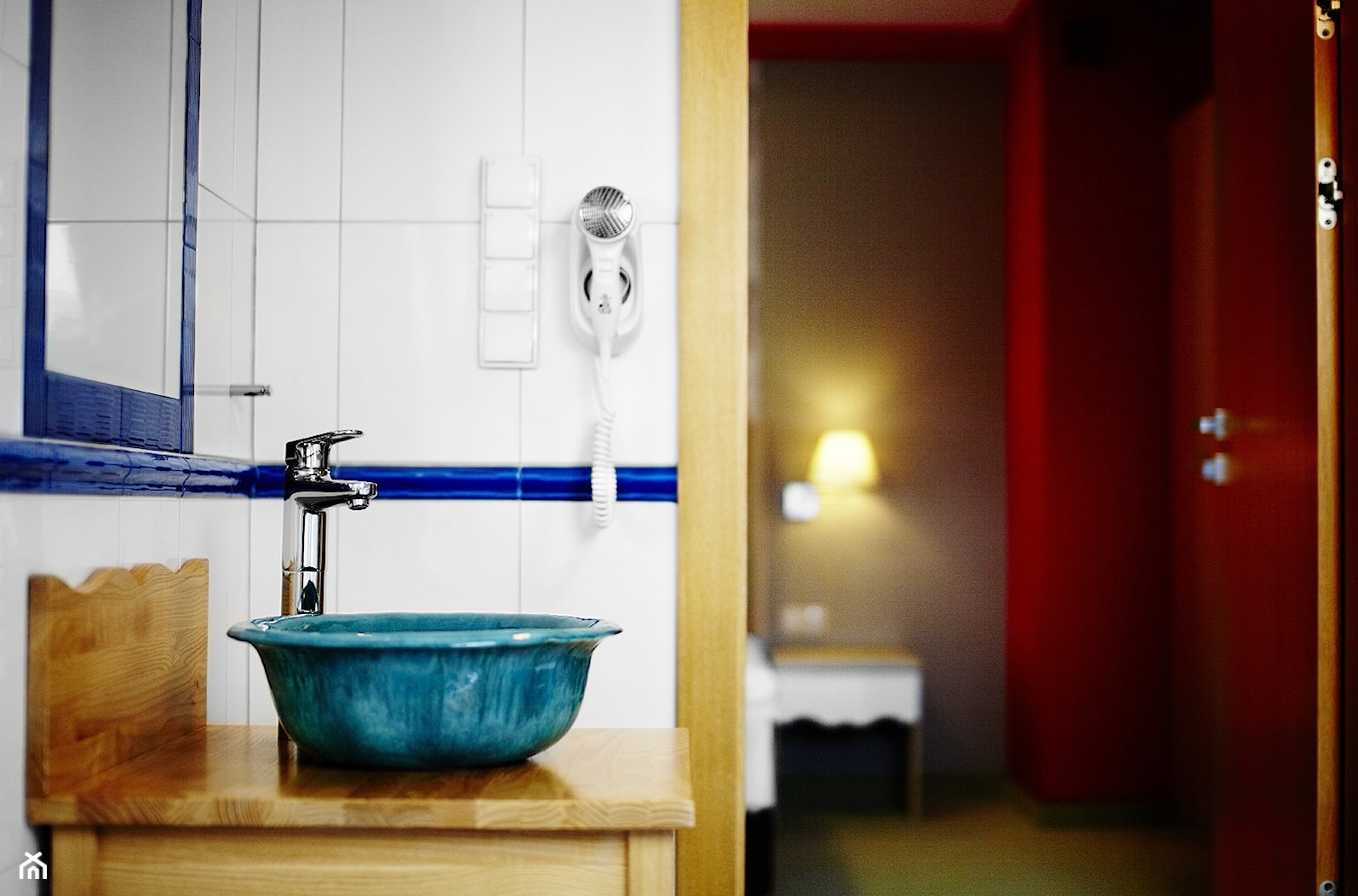 Hotel Piwniczna SPA&Conference - łazienki z ręcznie robionymi umywalkami - zdjęcie od 3BSTUDIO - Homebook