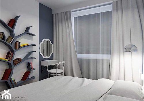 A może morze? - Mała biała czarna sypialnia, styl nowoczesny - zdjęcie od YOOKU PROJEKTANCI