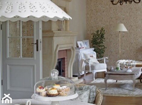 Dom Prowansalski - Mały beżowy salon z jadalnią, styl prowansalski - zdjęcie od Bonarte