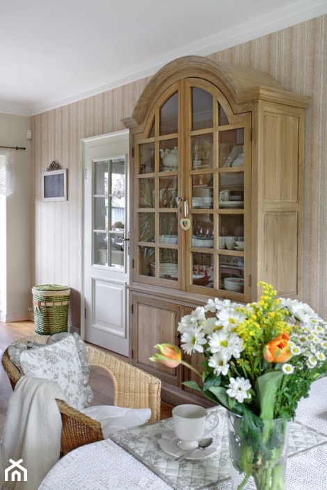 Dom Prowansalski - Średnia szara jadalnia jako osobne pomieszczenie, styl prowansalski - zdjęcie od Bonarte