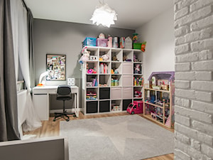 M6 - Średni biały szary pokój dziecka dla dziecka dla dziewczynki, styl nowoczesny - zdjęcie od TB