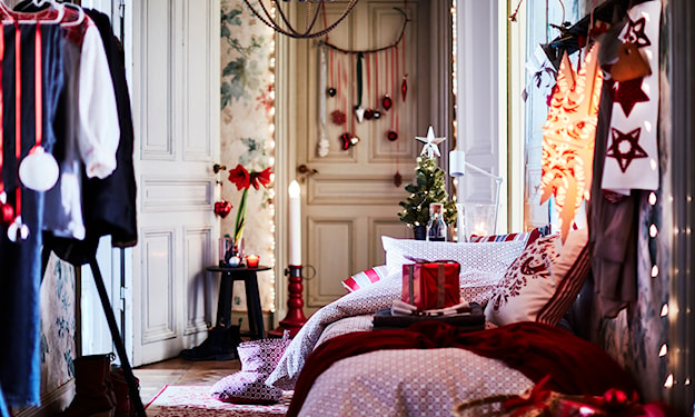 sypialnia z ozdobami świątecznymi ikea