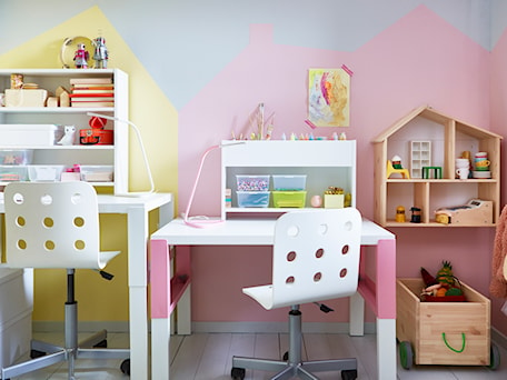 Aranżacje wnętrz - Pokój dziecka: Pokój dziecka IKEA - Mały różowy szary żółty pokój dziecka dla dziecka dla nastolatka dla chłopca dla dziewczynki dla rodzeństwa - IKEA. Przeglądaj, dodawaj i zapisuj najlepsze zdjęcia, pomysły i inspiracje designerskie. W bazie mamy już prawie milion fotografii!