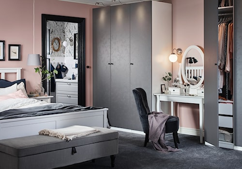 Sypialnia IKEA - Duża różowa sypialnia z łazienką, styl nowoczesny - zdjęcie od IKEA