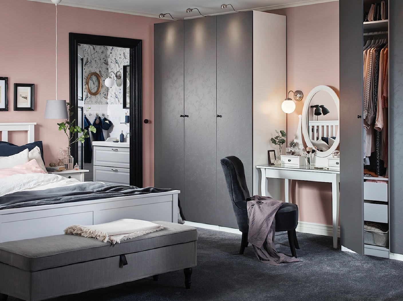 Sypialnia IKEA - Duża różowa sypialnia z łazienką, styl nowoczesny - zdjęcie od IKEA - Homebook