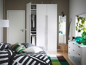 Sypialnia IKEA - Średnia biała brązowa sypialnia - zdjęcie od IKEA