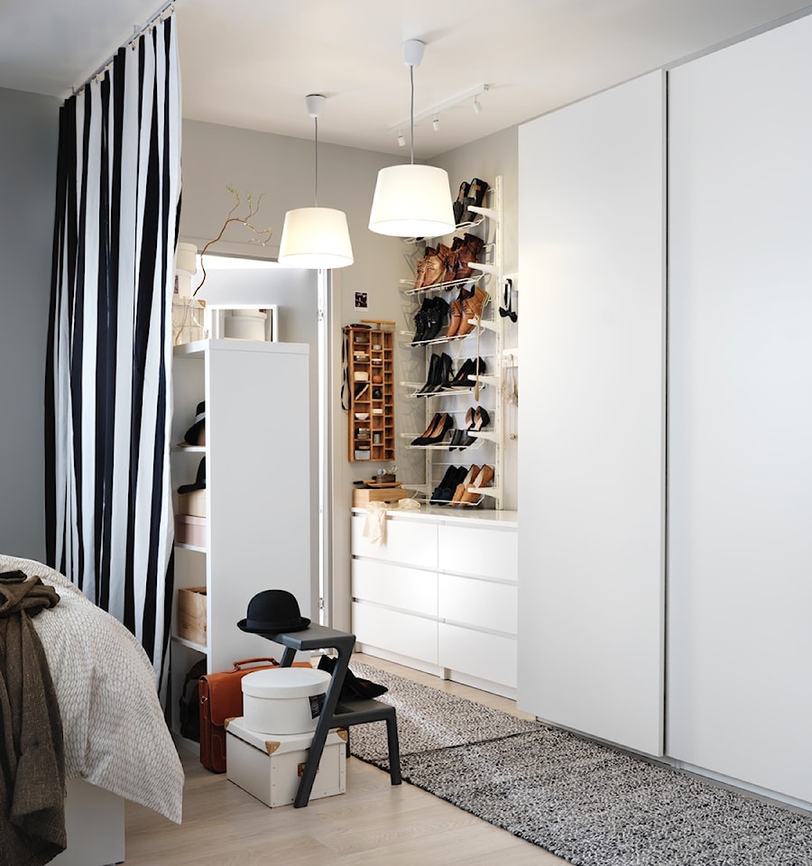 Sypialnia IKEA - Średnia otwarta garderoba przy sypialni, styl skandynawski - zdjęcie od IKEA