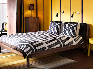 Sypialnia IKEA - Średnia żółta sypialnia, styl minimalistyczny - zdjęcie od IKEA