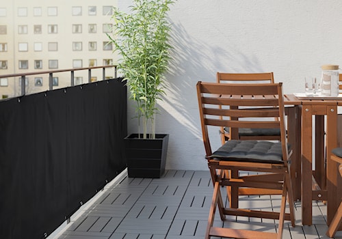 Balkon i ogród IKEA - Mały średni z podłogą z desek z donicami na kwiaty taras z przodu domu z tyłu domu - zdjęcie od IKEA