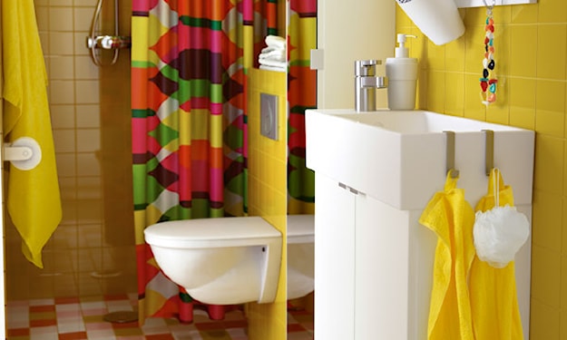 kolorowa łazienka z żółtymi płytkami