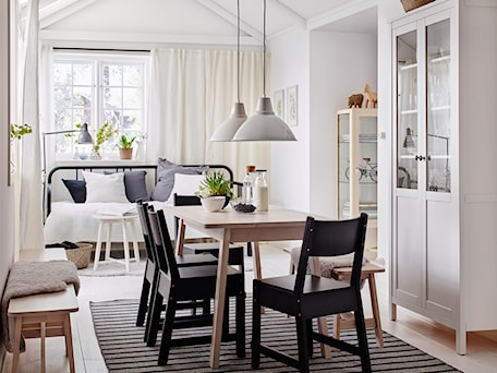 Aranżacje wnętrz - Jadalnia: Jadalnia IKEA - Średnia szara jadalnia w salonie, styl skandynawski - IKEA. Przeglądaj, dodawaj i zapisuj najlepsze zdjęcia, pomysły i inspiracje designerskie. W bazie mamy już prawie milion fotografii!