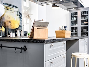 Kuchnia spotkań IKEA - Średnia kuchnia z wyspą lub półwyspem, styl skandynawski - zdjęcie od IKEA