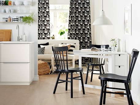 Aranżacje wnętrz - Jadalnia: Jadalnia IKEA - Średnia biała jadalnia w kuchni - IKEA. Przeglądaj, dodawaj i zapisuj najlepsze zdjęcia, pomysły i inspiracje designerskie. W bazie mamy już prawie milion fotografii!