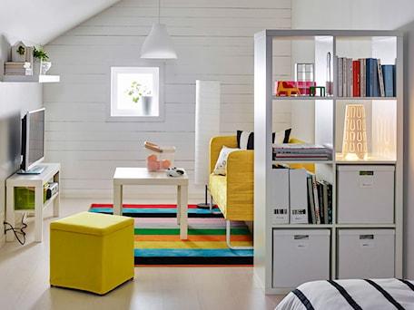 Aranżacje wnętrz - Salon: Pokój dzienny IKEA - Mały biały salon - IKEA. Przeglądaj, dodawaj i zapisuj najlepsze zdjęcia, pomysły i inspiracje designerskie. W bazie mamy już prawie milion fotografii!