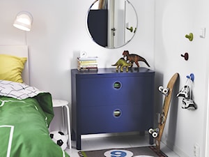 Pokój dziecka IKEA - Mały biały pokój dziecka dla nastolatka dla chłopca - zdjęcie od IKEA