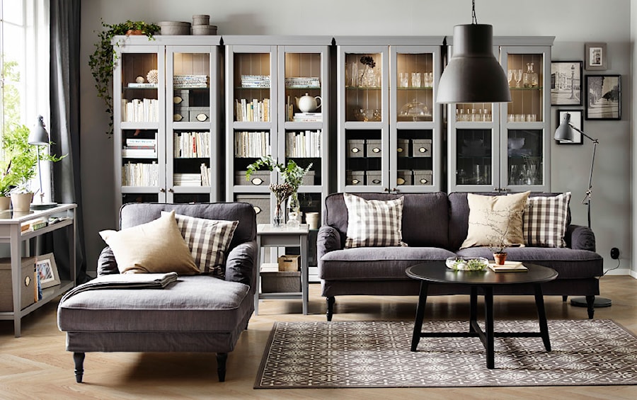 Pokój dzienny IKEA - Średni szary salon z bibiloteczką, styl skandynawski - zdjęcie od IKEA