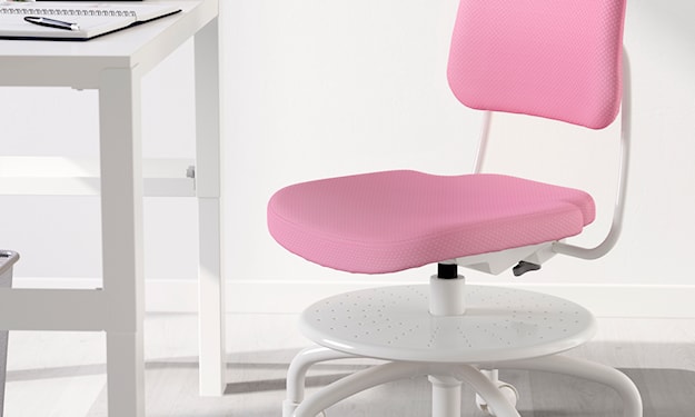 różowy fotel do biurka dla dziecka