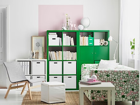 Aranżacje wnętrz - Salon: Pokój dzienny IKEA - Mały biały różowy salon - IKEA. Przeglądaj, dodawaj i zapisuj najlepsze zdjęcia, pomysły i inspiracje designerskie. W bazie mamy już prawie milion fotografii!