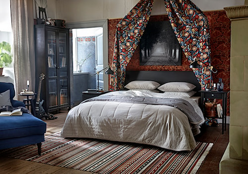 Średnia duża sypialnia z łazienką, styl vintage - zdjęcie od IKEA