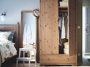 Sypialnia IKEA - Średnia szara sypialnia, styl prowansalski - zdjęcie od IKEA